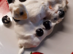 Kūka ar putukrējumu un upenēm