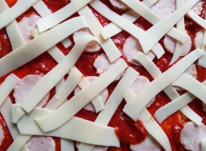 Pica ar desu un siera strēmelēm